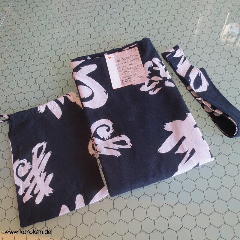 Yukata / Nemaki Schlaf Baumwoll Kimono, Kanji auf dunkelblau
