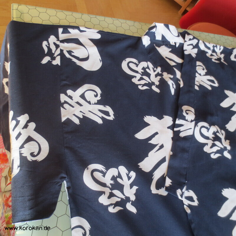 Yukata / Nemaki Schlaf Baumwoll Kimono, Kanji auf dunkelblau
