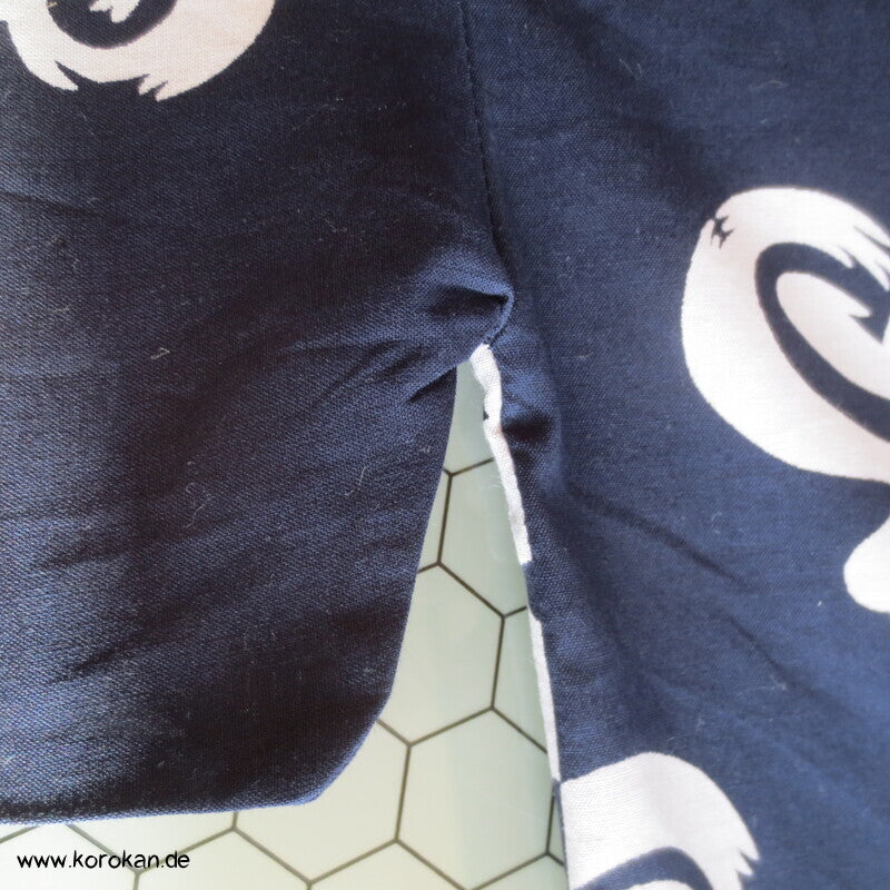 Yukata / Nemaki Schlaf Baumwoll Kimono, Kanji auf dunkelblau